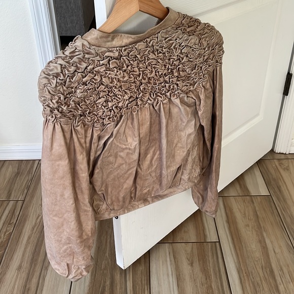 Pink metallic ruffled leather jacket - Picture 3 of 4